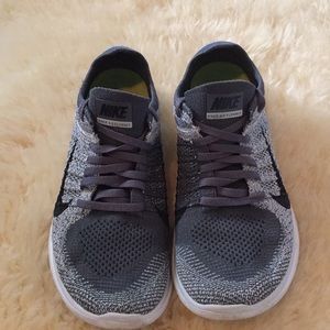 Nike FlyKnit Sneakers